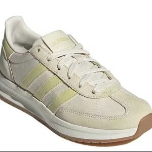 NEW Adidas Women's Beige and White Sneakers
